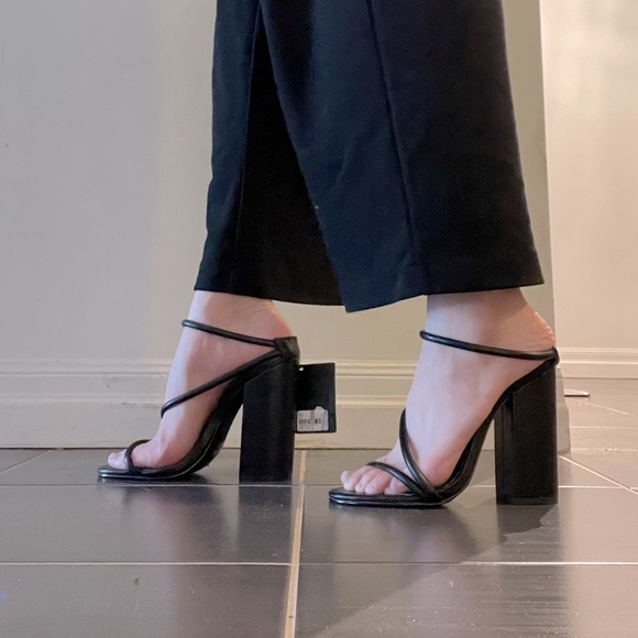 NWT black heeled sandals - Picture 7 of 7